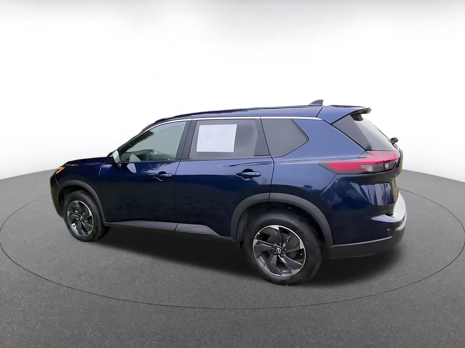 Used 2025 Nissan Rogue SV FWD image 9