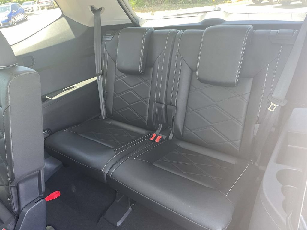 Certified 2025 Volkswagen Atlas SE FWD image 11