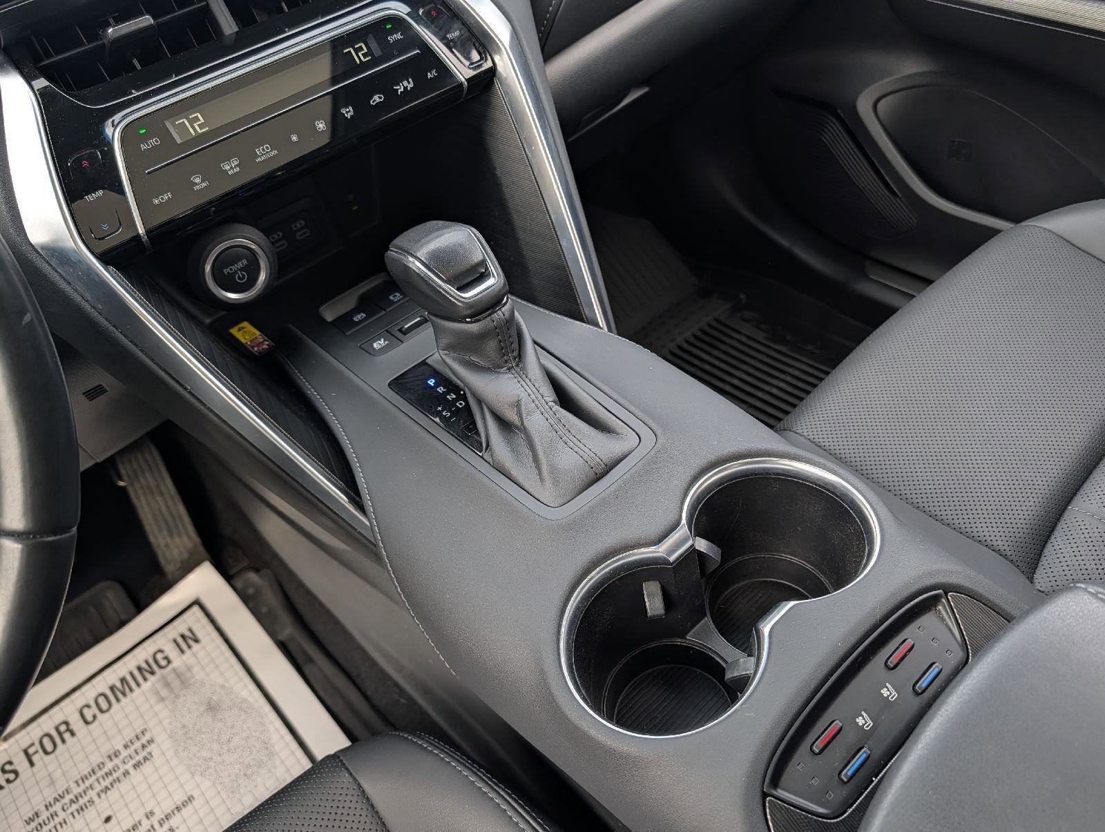 Used 2023 Toyota Venza Limited image 18