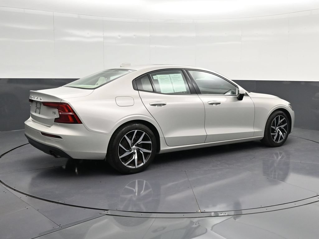 Used 2020 Volvo S60 T5 Momentum FWD image 3
