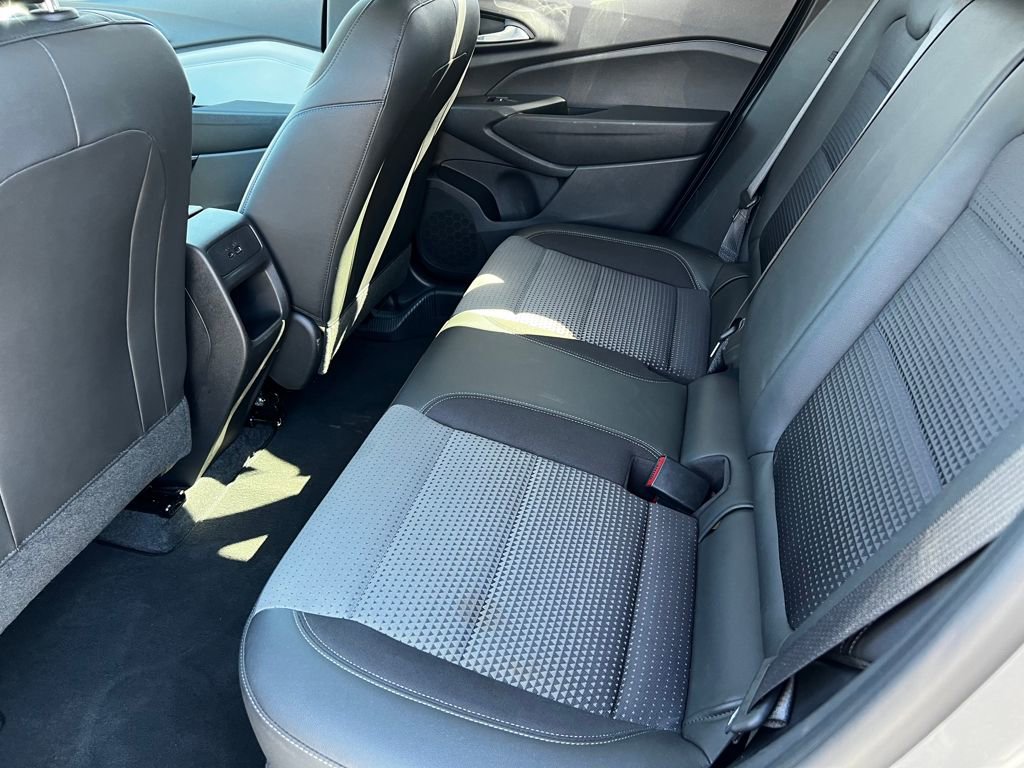 Used 2025 Chevrolet Trax LT image 11