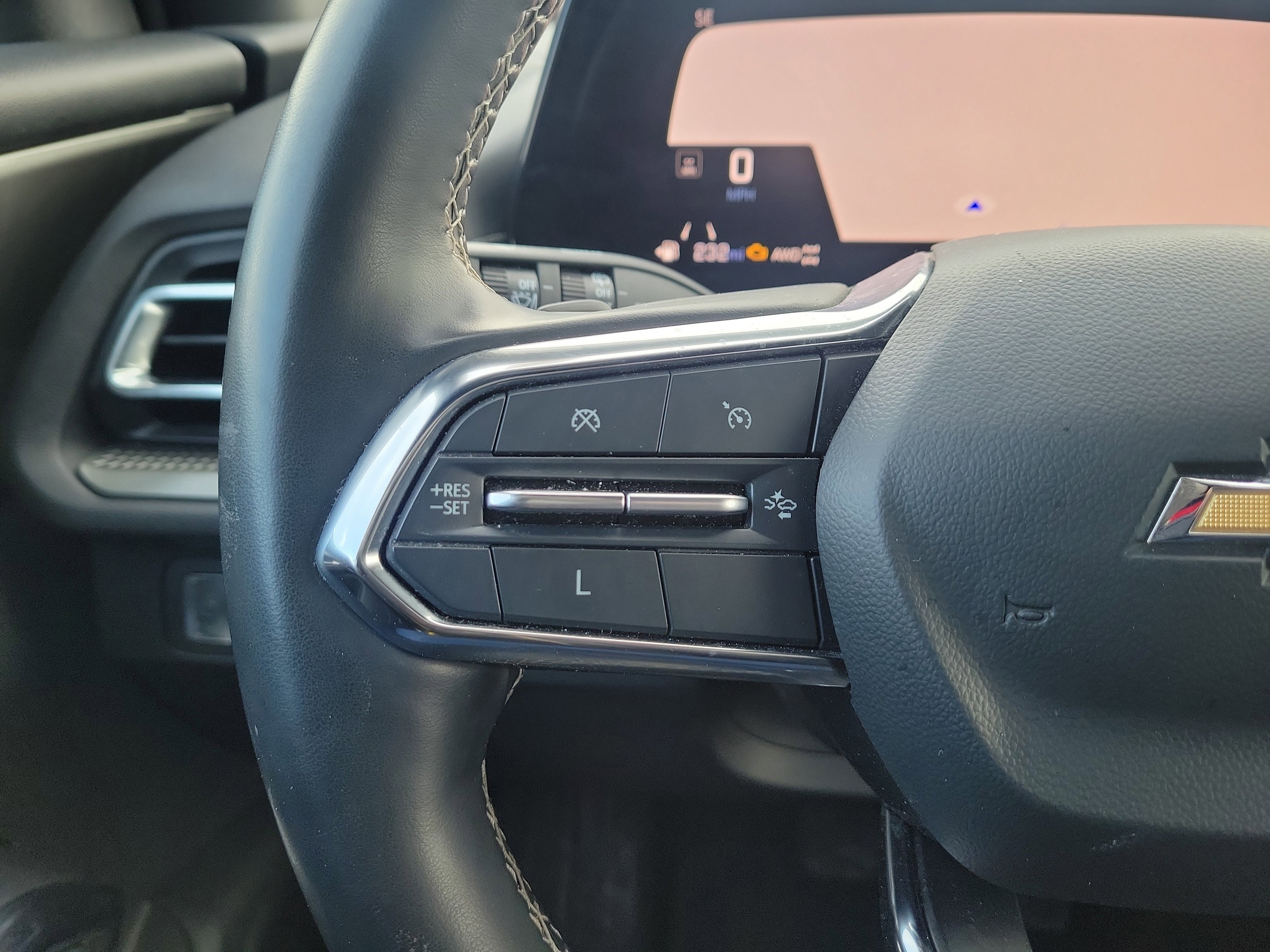 Used 2024 Chevrolet Traverse LT image 23