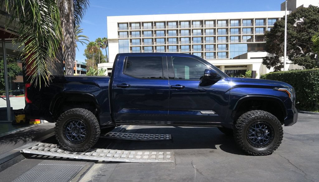 Used 2023 Toyota Tundra Platinum w/ Advanced Package AWD/4WD image 5