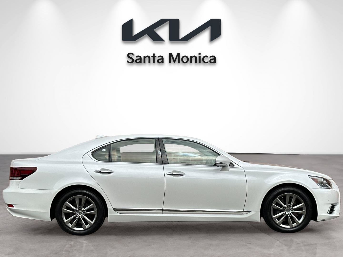 Used 2015 Lexus LS 460 w/ Comfort Package RWD image 7