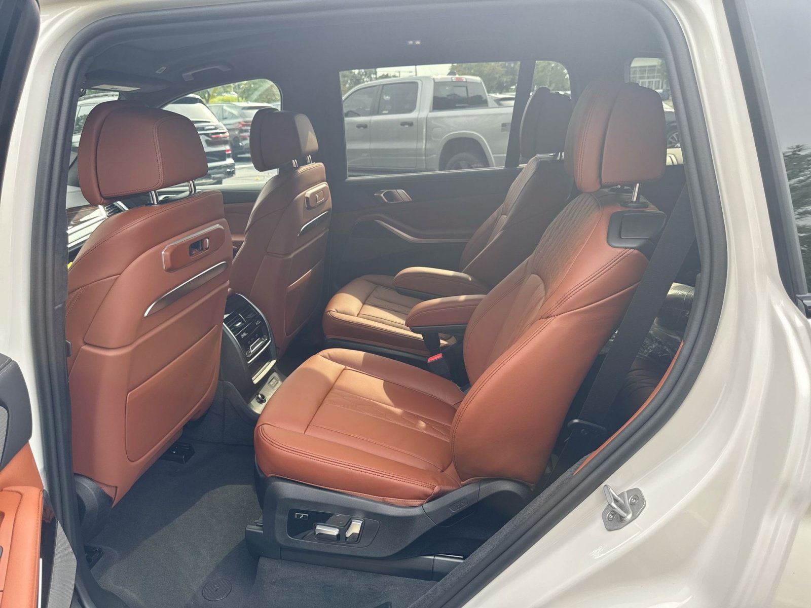New 2027 BMW X7 xDrive40i w/ M Sport Package AWD/4WD image 4