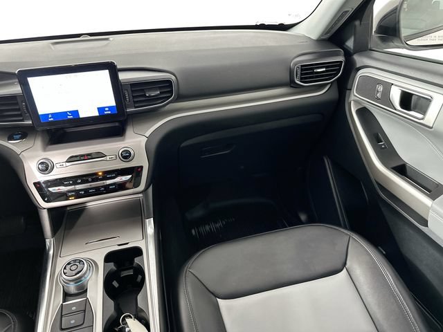 Used 2023 Ford Explorer XLT w/ Equipment Group 202A AWD/4WD image 27