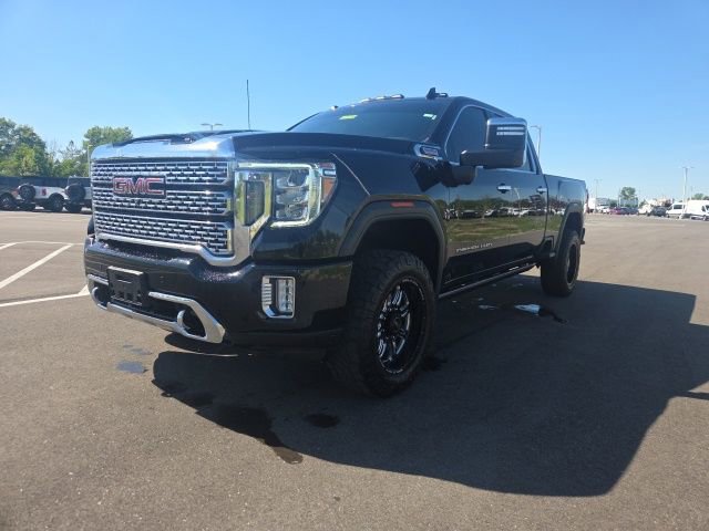 Used 2022 GMC Sierra 2500 Denali w/ Denali Black Diamond Edition AWD/4WD image 2