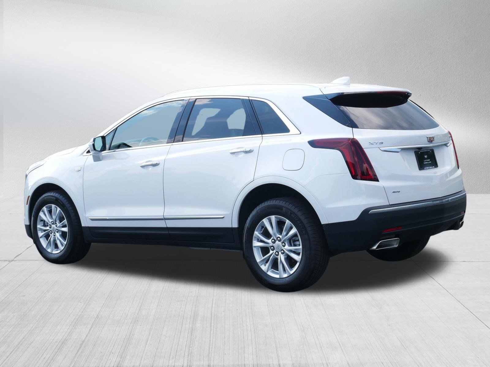 Used 2026 Cadillac XT5 Luxury w/ LPO, Floor Liner Package AWD/4WD image 4