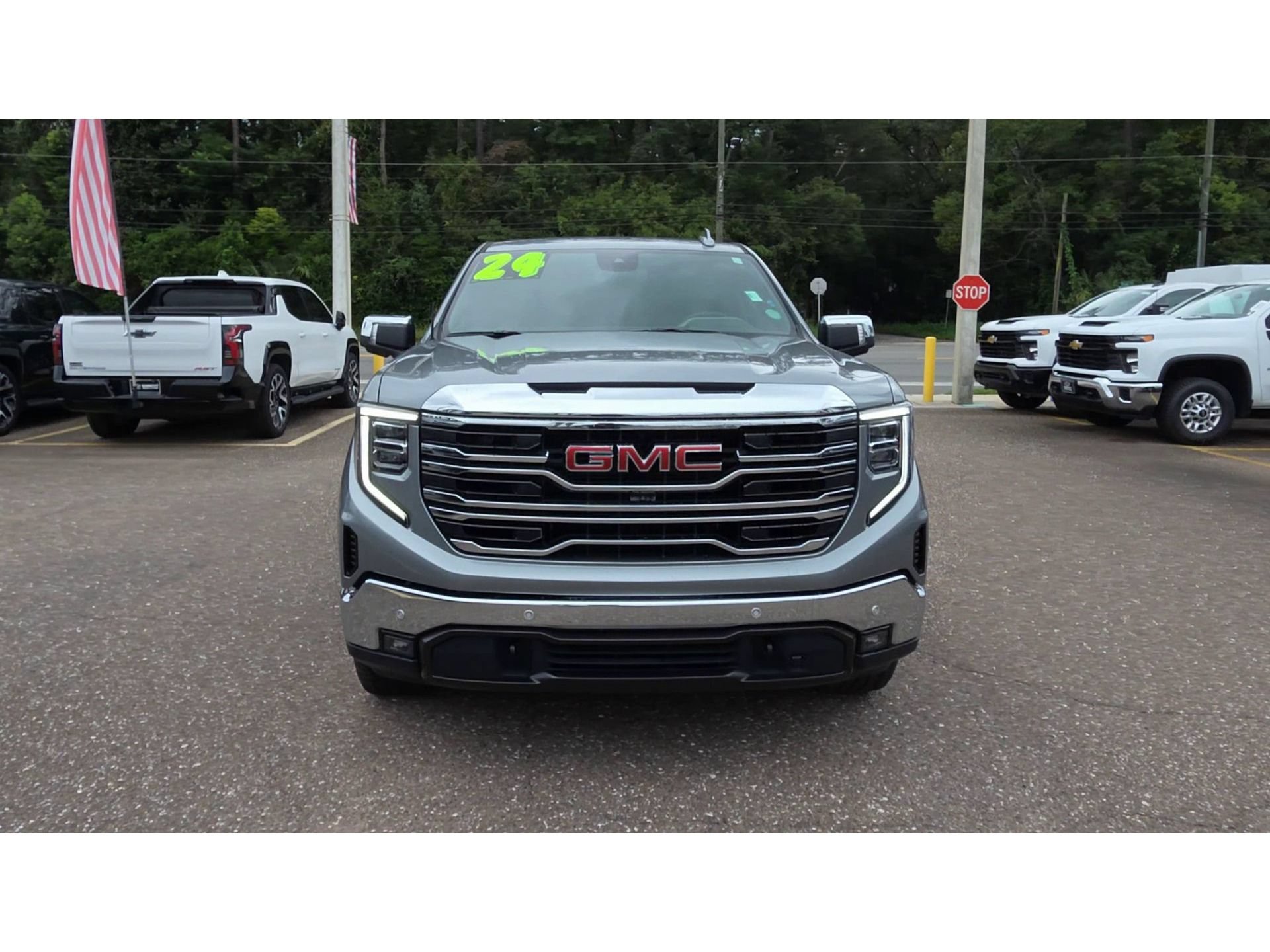 Used 2024 GMC Sierra 1500 SLT w/ SLT Premium Package AWD/4WD image 3