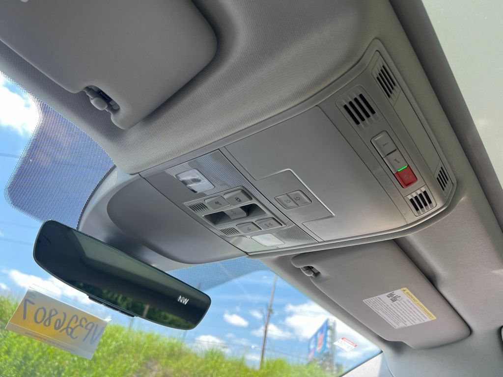 Certified 2023 Volkswagen Taos SE w/ Panoramic Sunroof Package FWD image 23