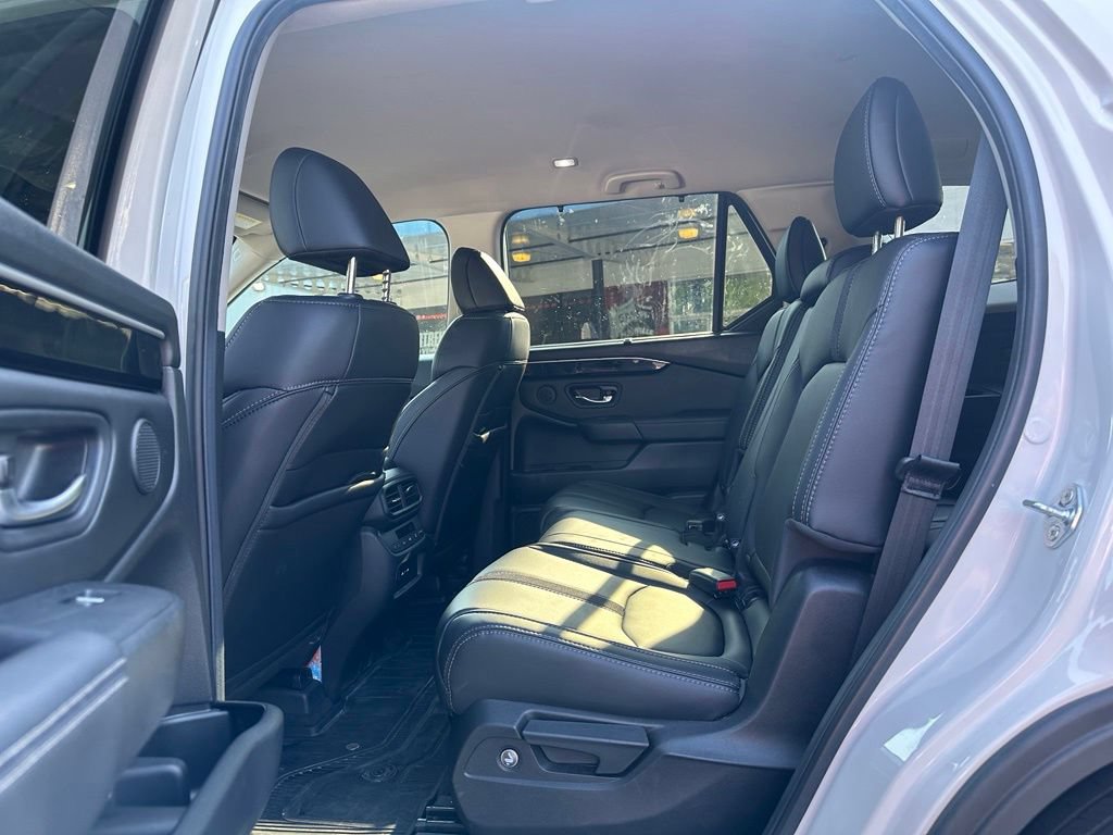 Used 2025 Honda Pilot EX-L image 17
