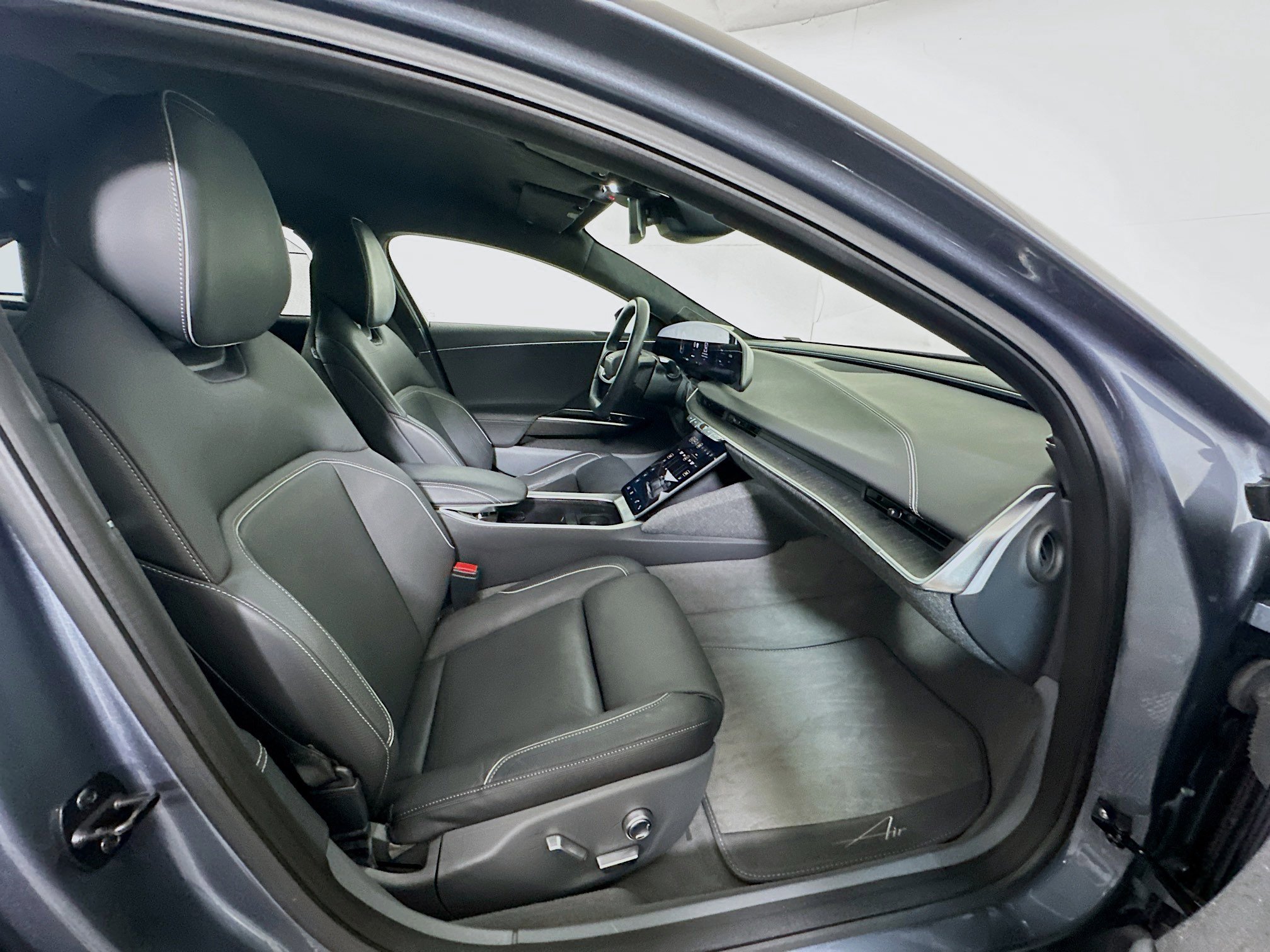 Used 2024 Lucid Air Touring AWD/4WD image 31