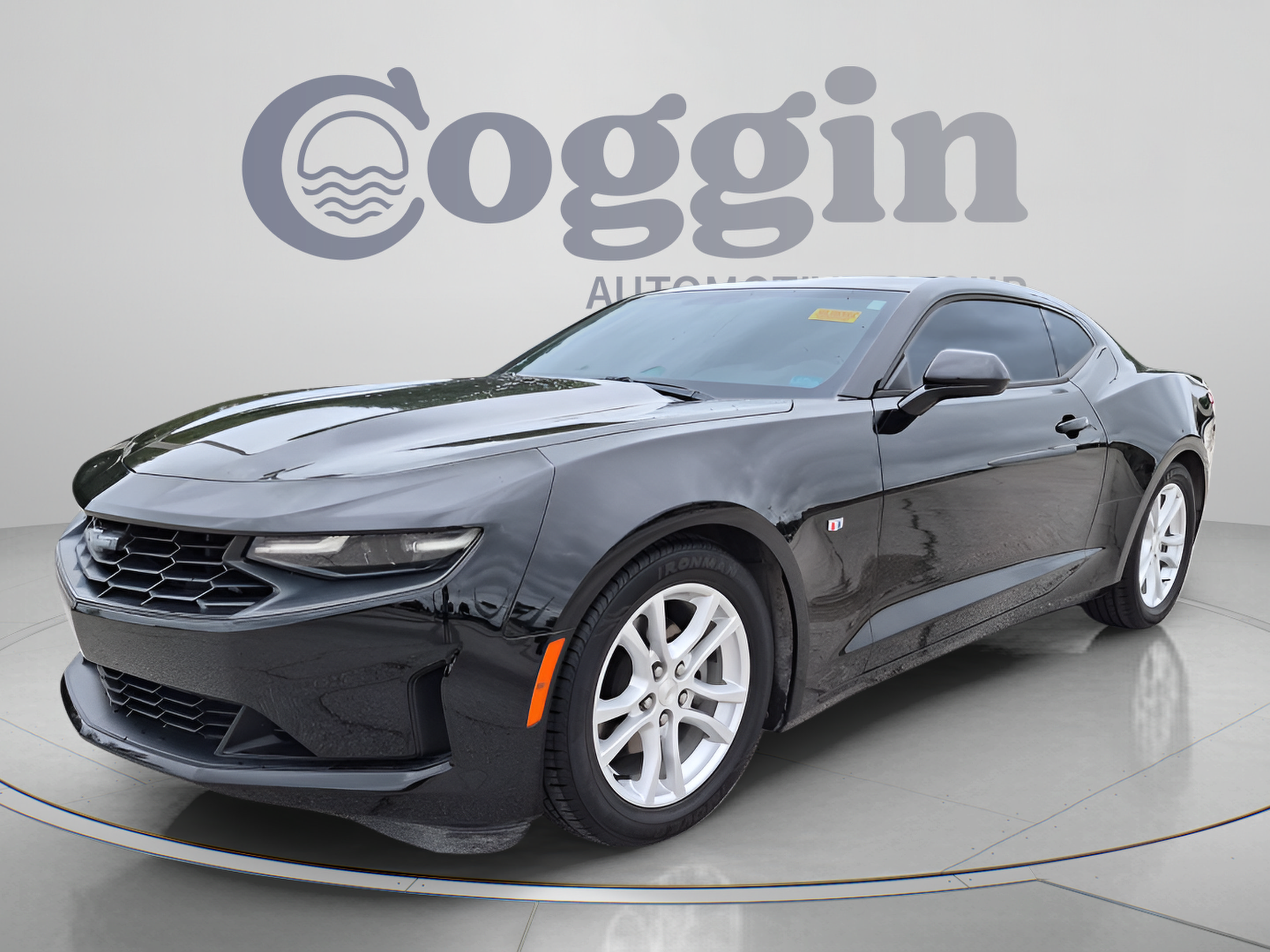 Used 2019 Chevrolet Camaro LT RWD image 2