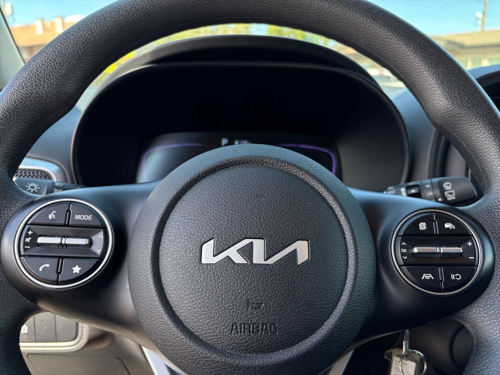 Used 2025 Kia Soul LX w/ LX Technology Package FWD image 25