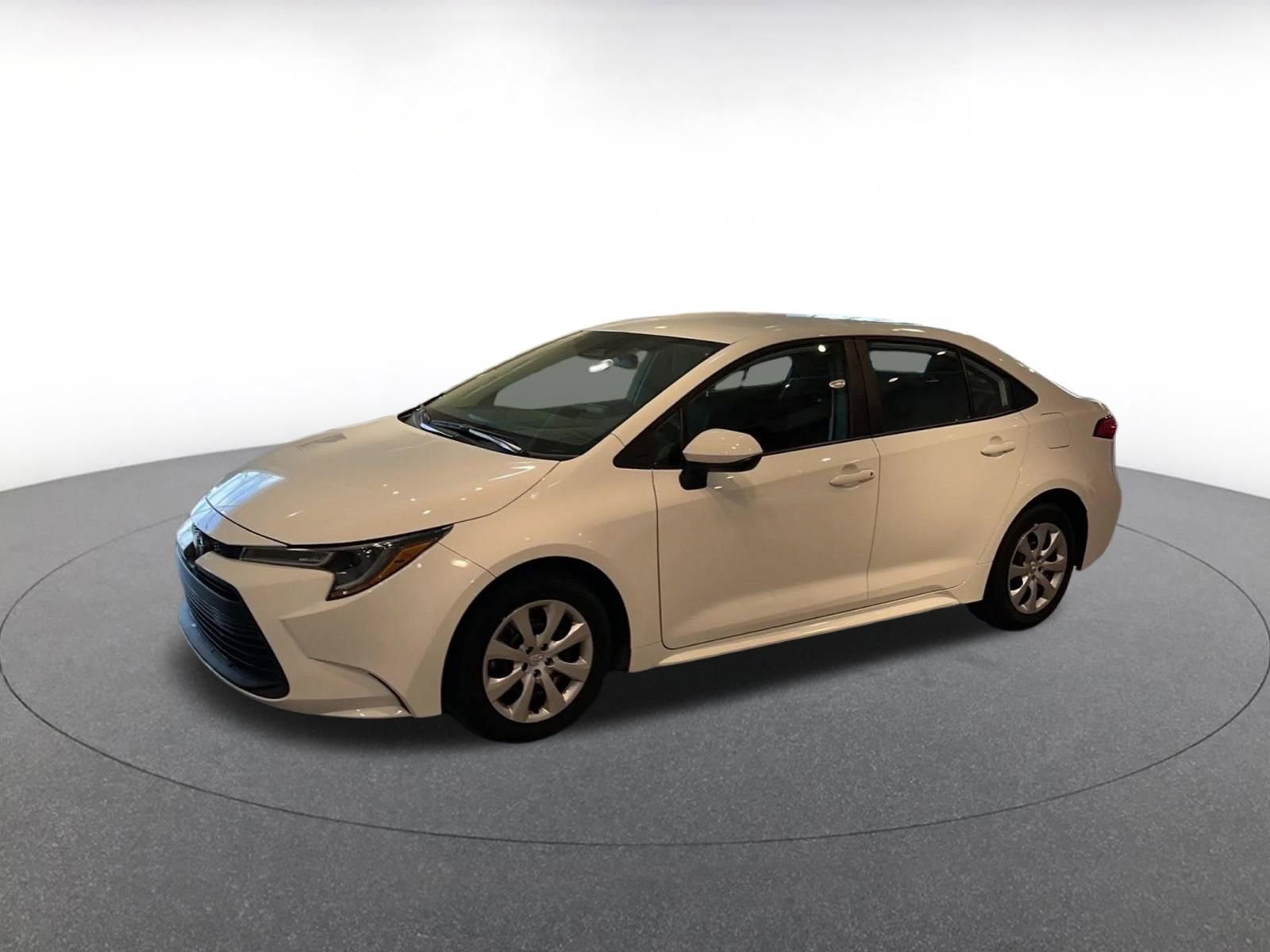 Used 2025 Toyota Corolla LE image 8