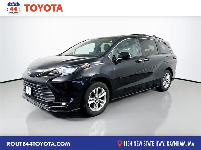 Certified 2022 Toyota Sienna XLE Woodland Edition