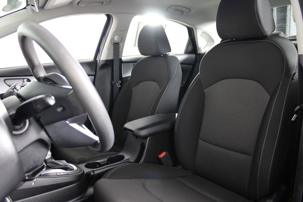 Used 2023 Kia Forte LXS w/ LXS Technology Package image 16