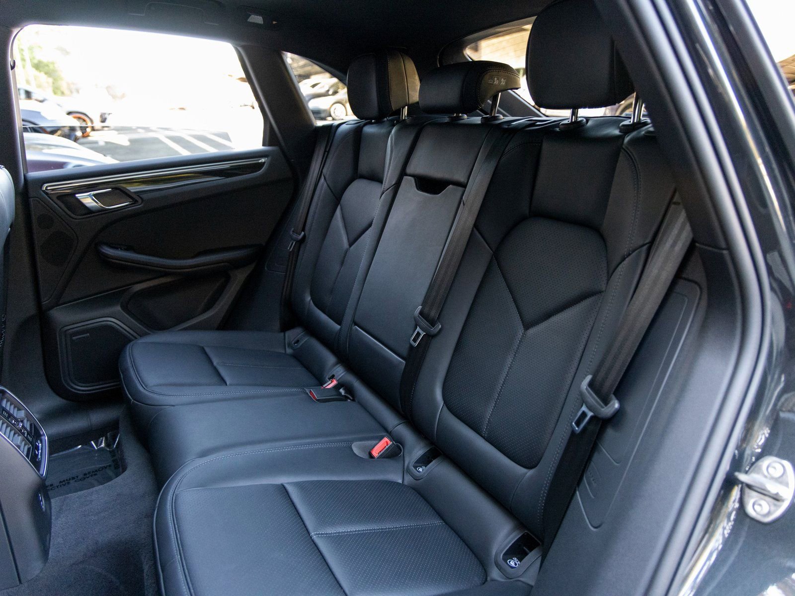 Certified 2025 Porsche Macan image 43