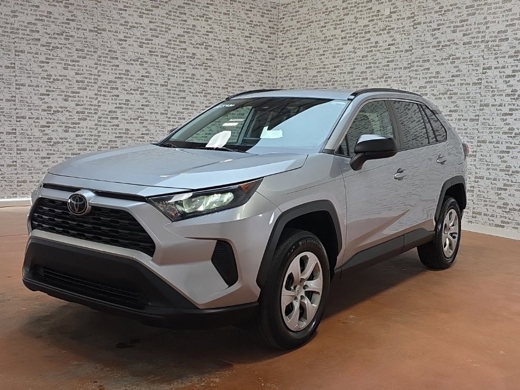 Used 2021 Toyota RAV4 LE image 3