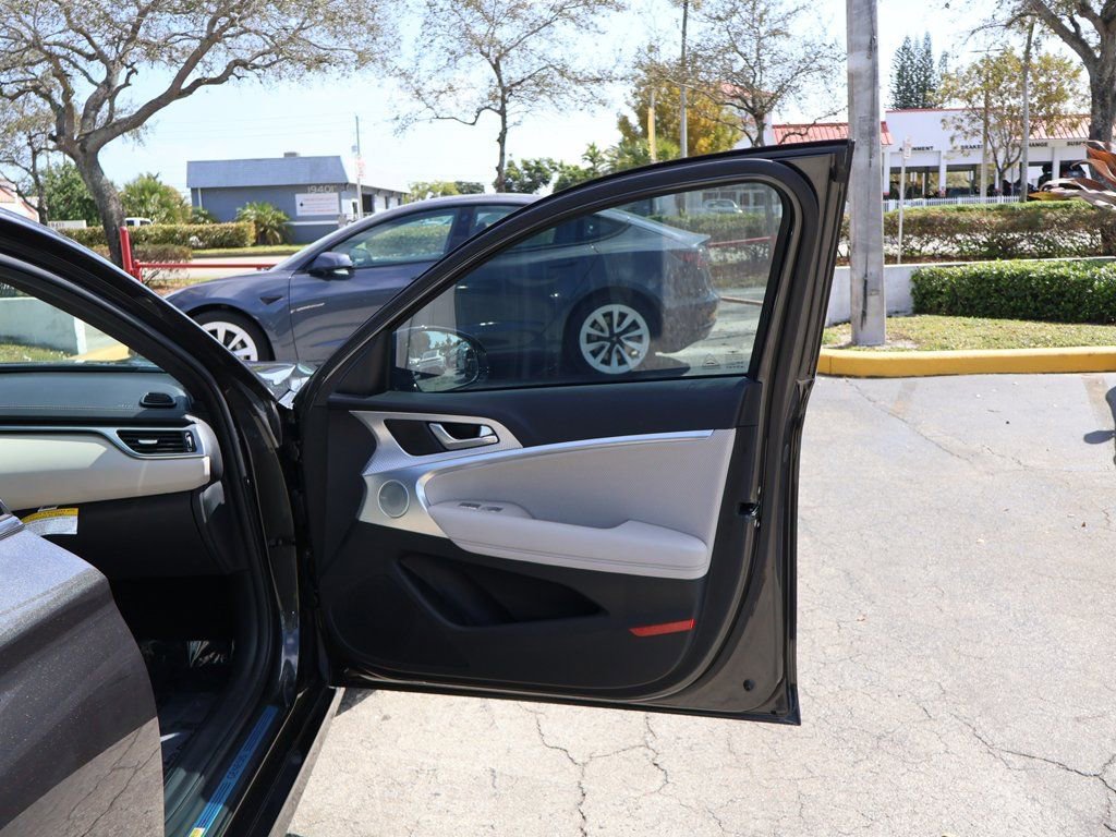 Used 2023 Genesis G70 2.0T w/ Sport Prestige Package image 23