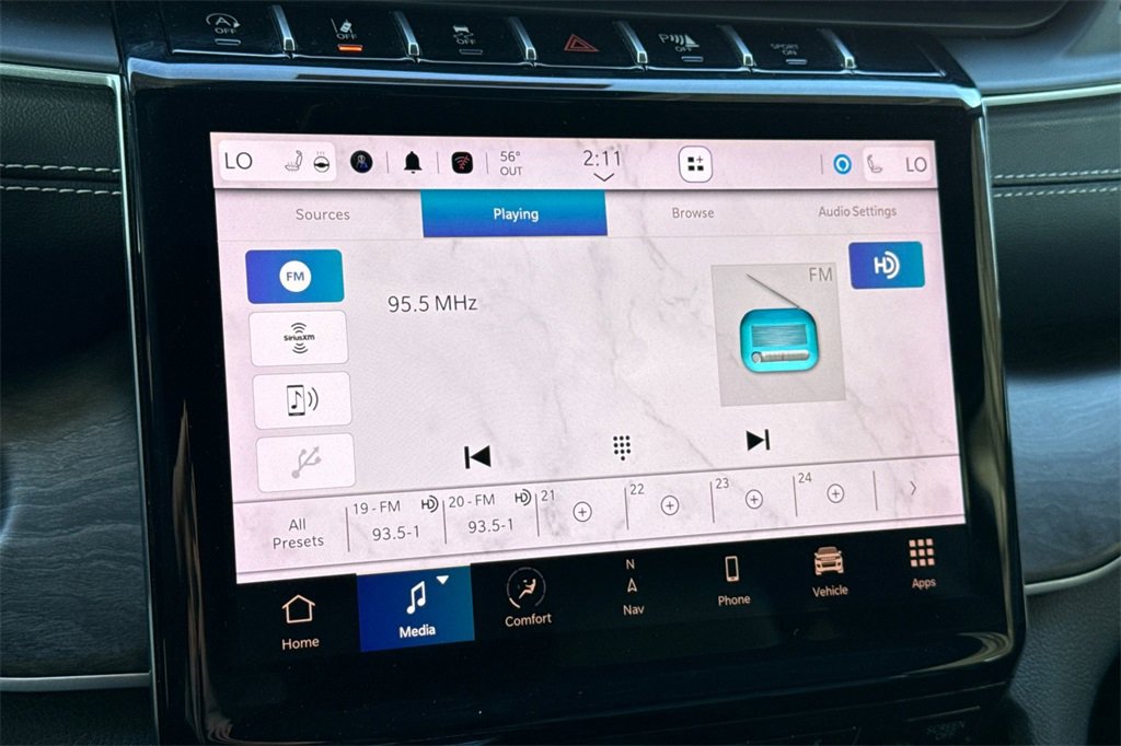 Used 2024 Jeep Grand Cherokee Limited image 27