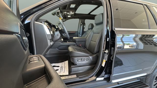 Used 2026 GMC Yukon Denali w/ Sun & Power Step Package AWD/4WD image 10
