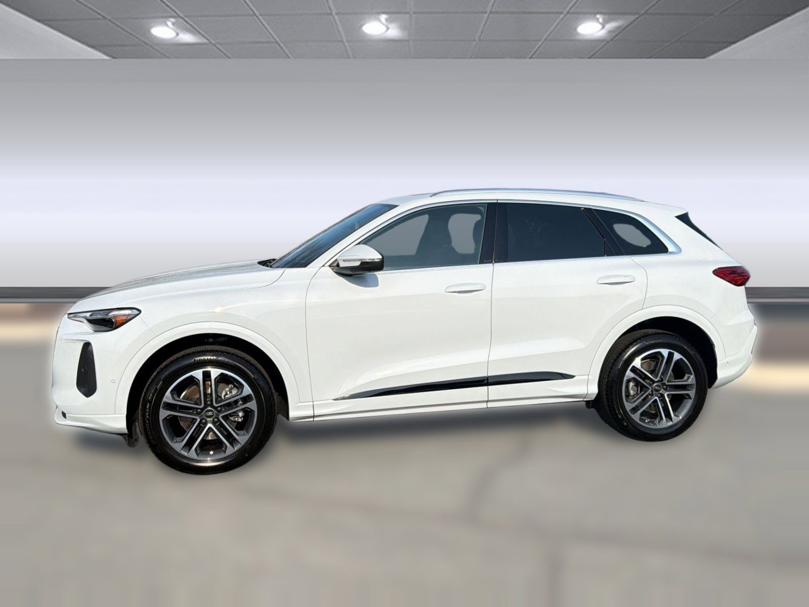 Used 2025 Audi Q5 Premium Plus w/ Premium Plus image 2
