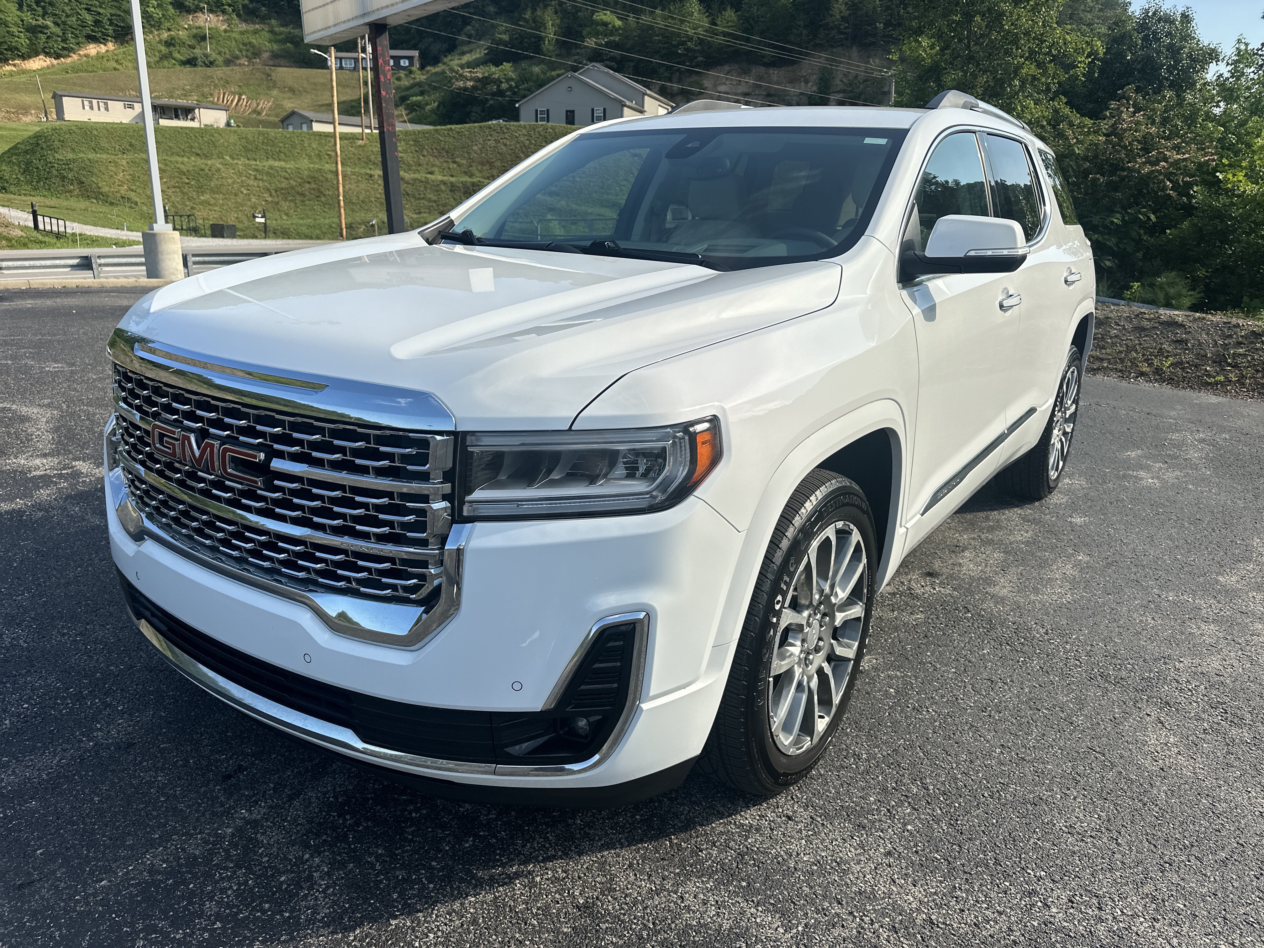 Used 2023 GMC Acadia Denali AWD/4WD image 6