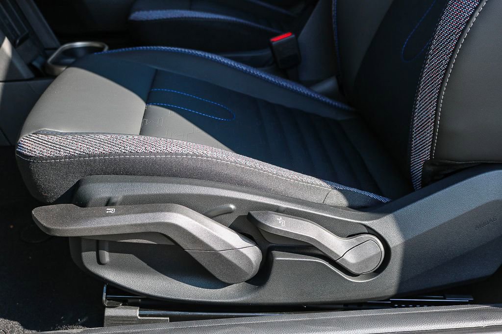 Used 2025 MINI Cooper 2-Door Hardtop image 21