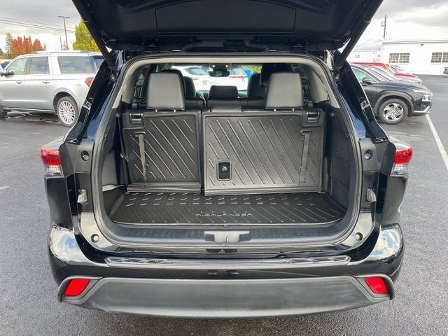 Used 2023 Toyota Highlander XLE image 19