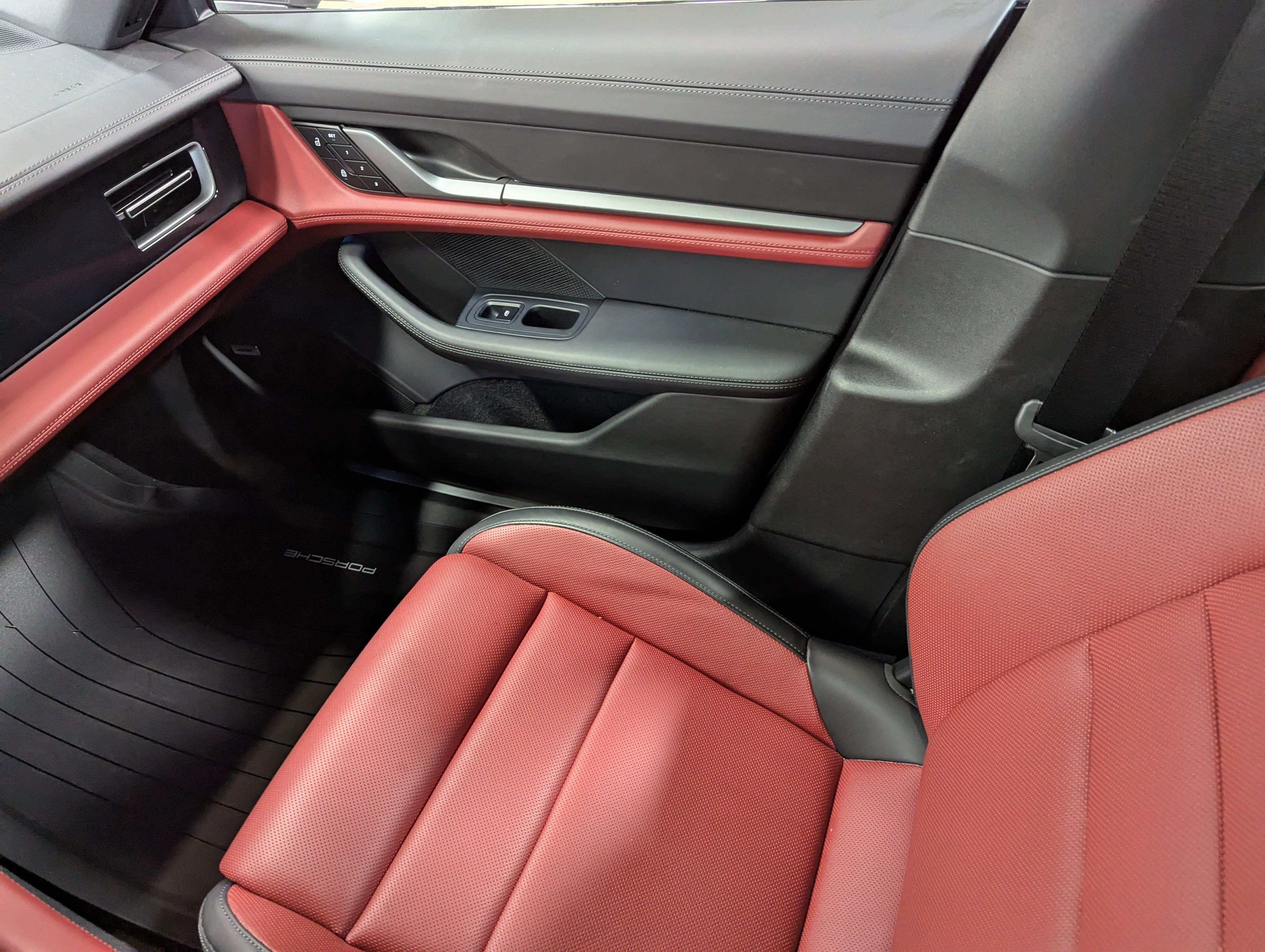 Used 2025 Porsche Taycan 4S image 24