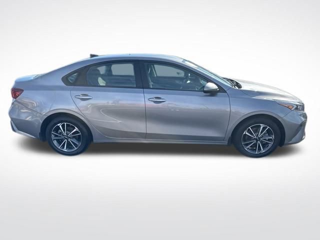 Used 2023 Kia Forte LXS image 7