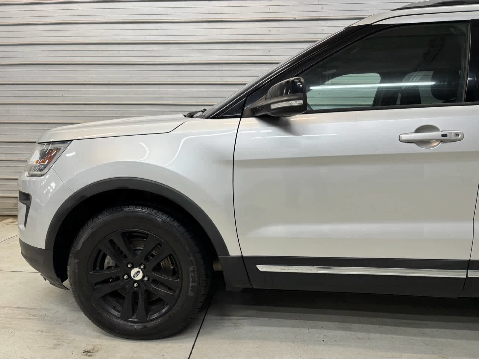Used 2018 Ford Explorer XLT w/ Equipment Group 201A AWD/4WD image 4