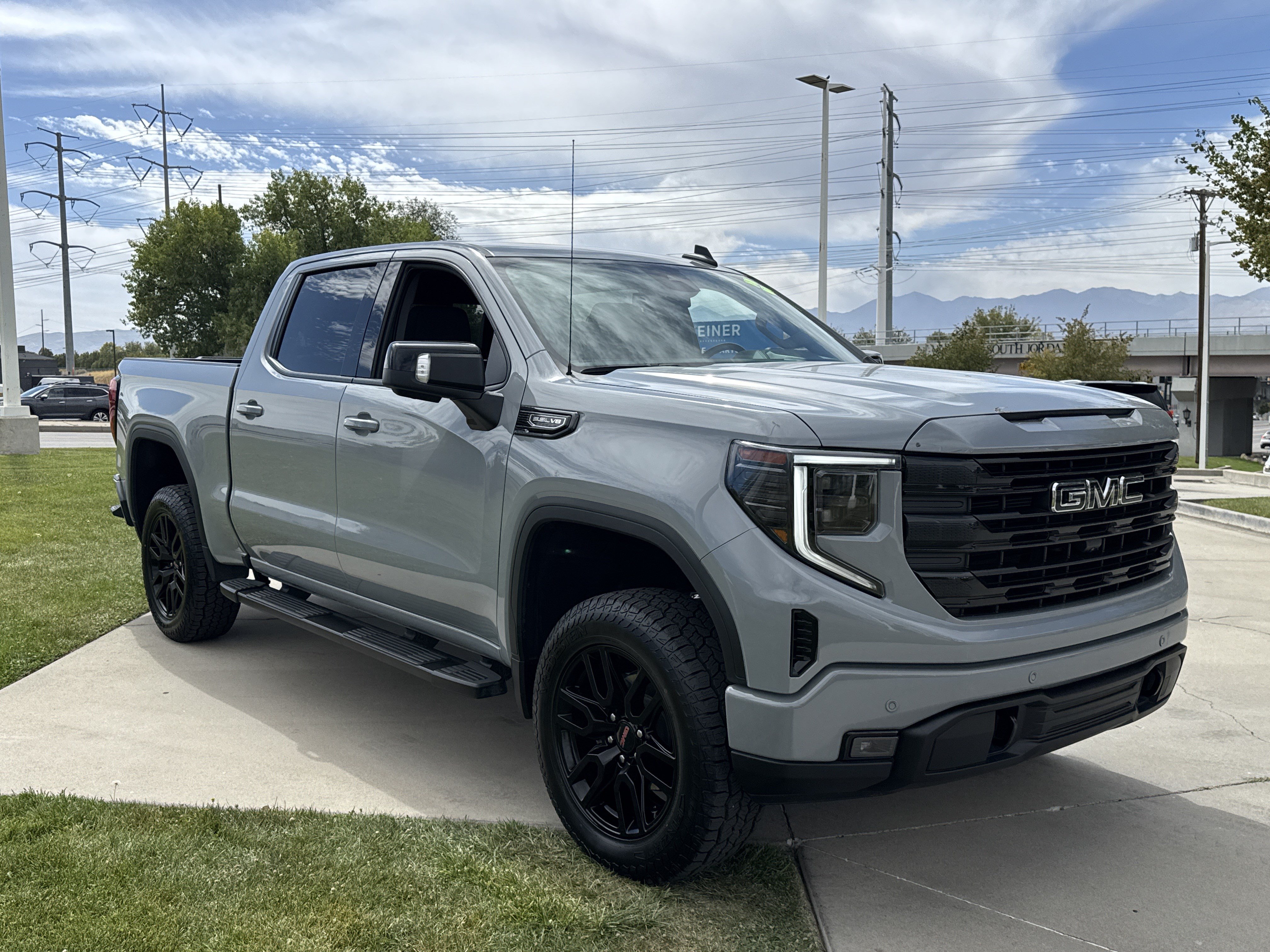 Used 2024 GMC Sierra 1500 Elevation w/ Elevation Premium Package AWD/4WD image 7