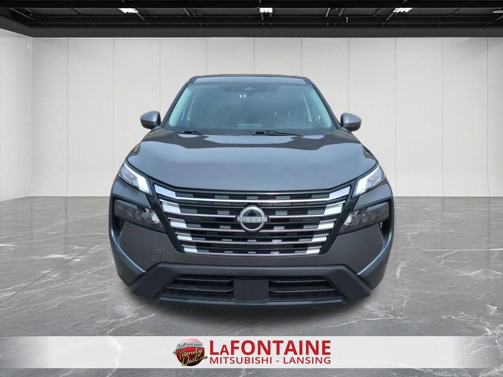 Used 2025 Nissan Rogue SV image 3