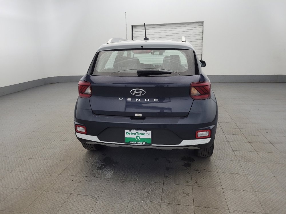 Used 2024 Hyundai Venue Limited image 7