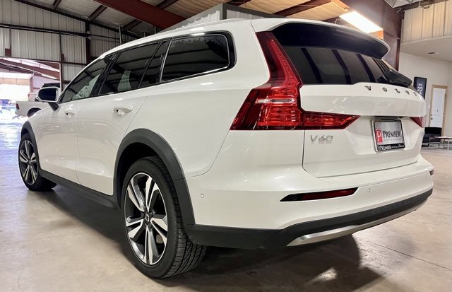 Used 2024 Volvo V60 B5 Cross Country Plus image 6