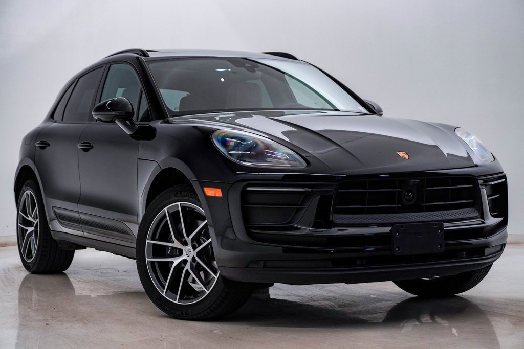 Certified 2025 Porsche Macan image 8