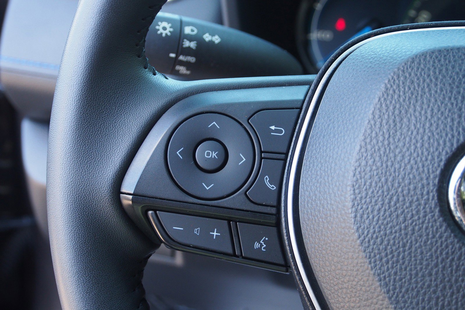 Used 2024 Toyota RAV4 SE image 22