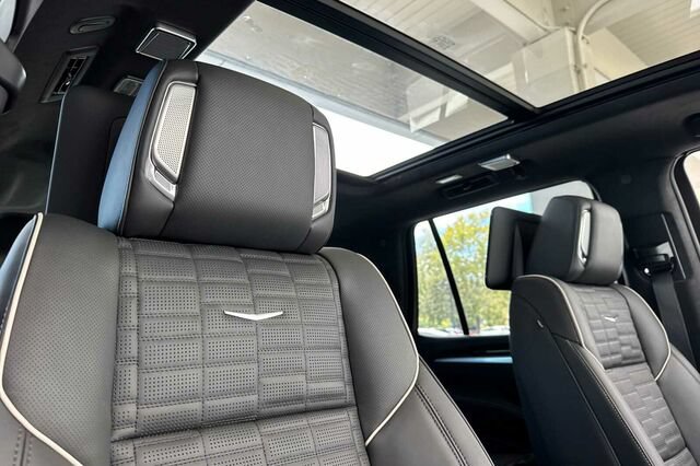 New 2026 Cadillac Escalade Platinum Sport AWD/4WD image 17