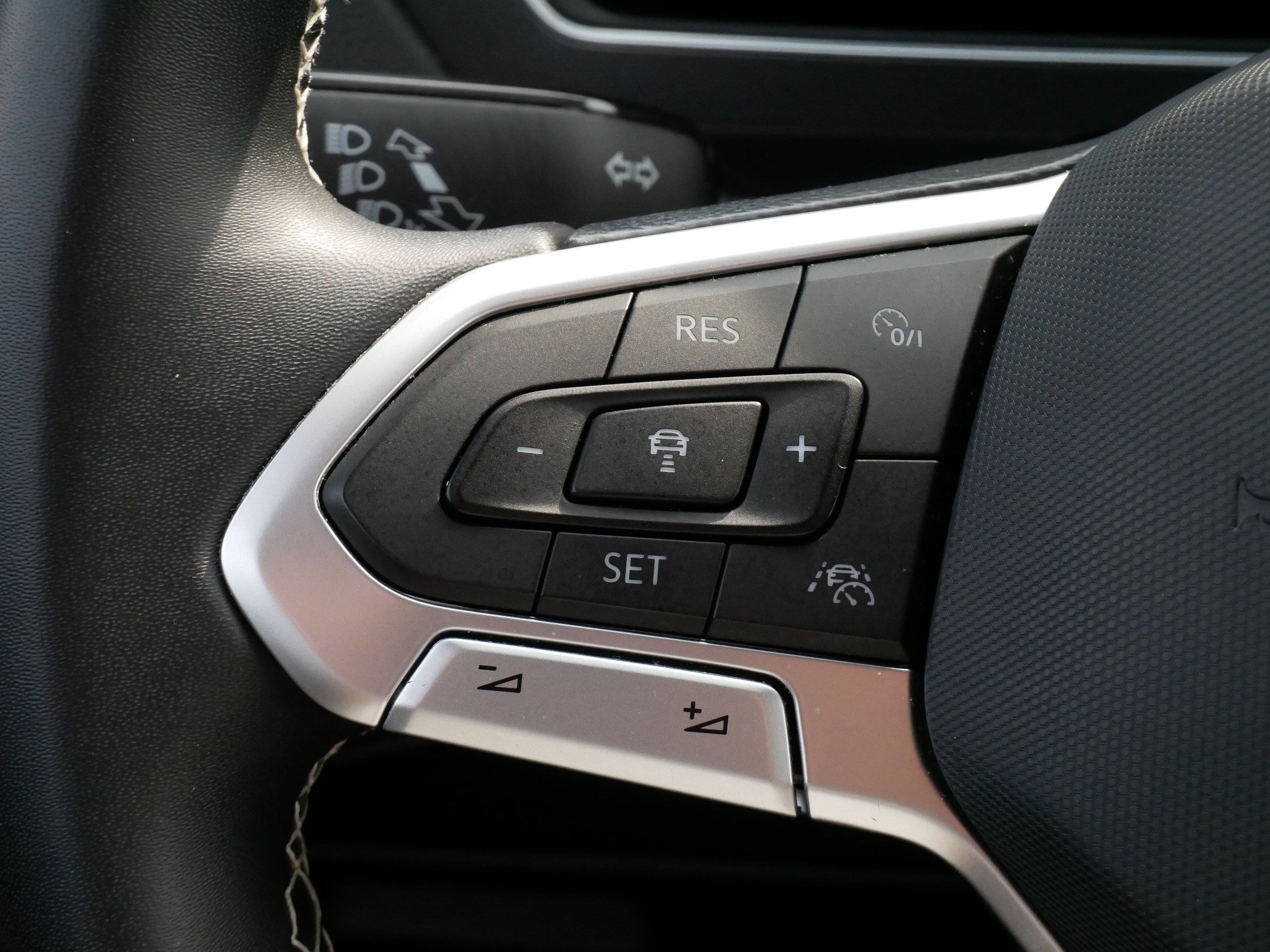 Certified 2023 Volkswagen Tiguan SE AWD/4WD image 26
