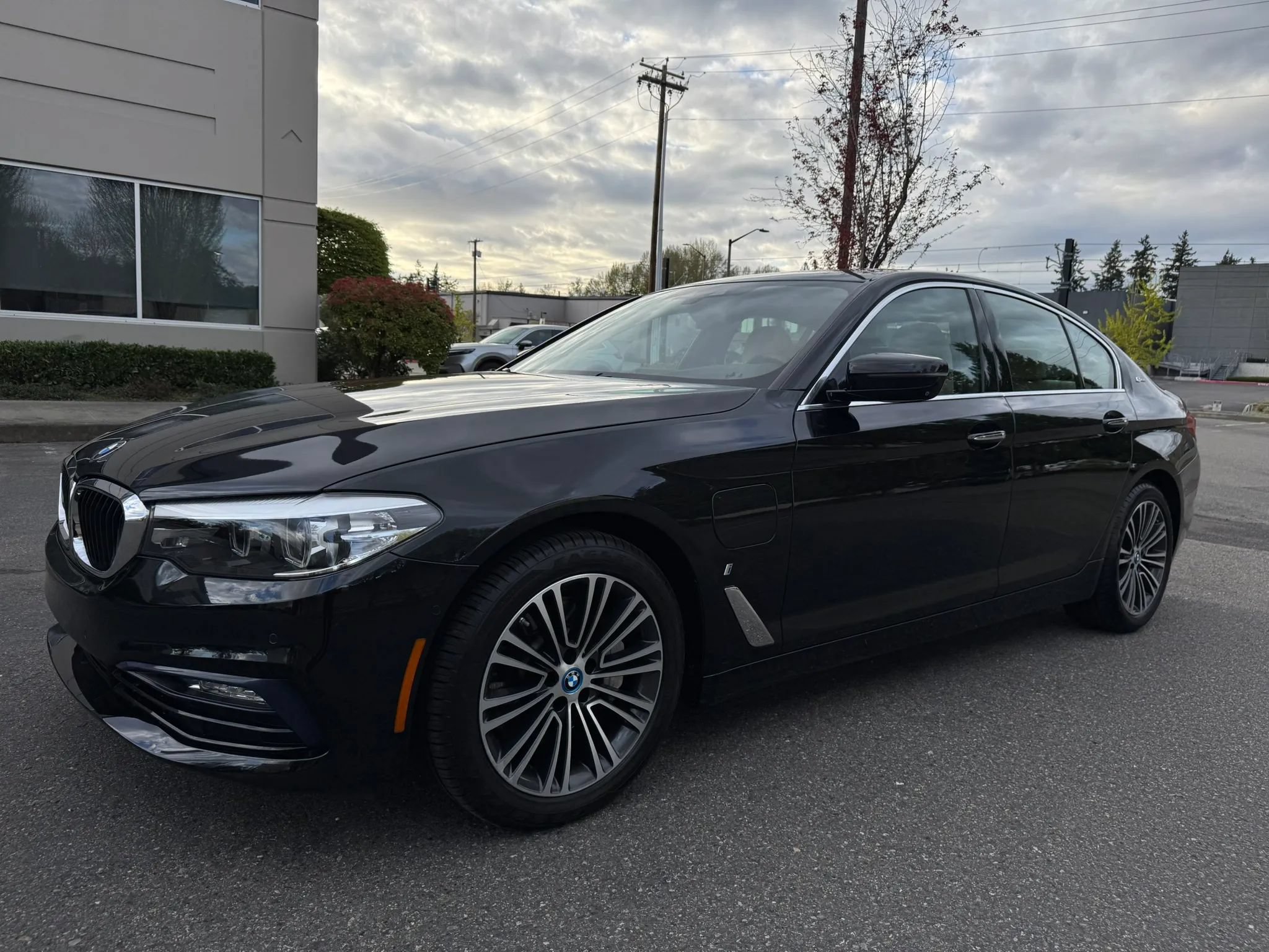 Used 2018 BMW 530e xDrive AWD/4WD image 5