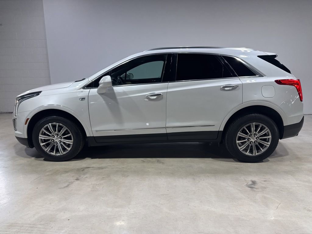 Used 2017 Cadillac XT5 Luxury w/ Driver Awareness Package FWD image 4