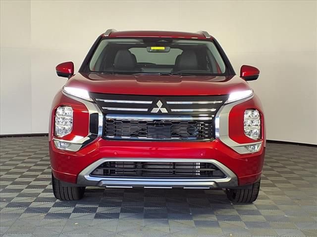 Used 2025 Mitsubishi Outlander SEL FWD image 2