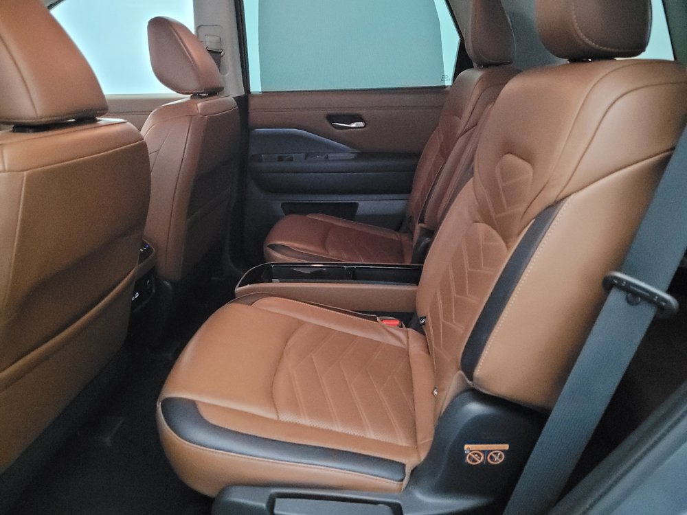 Used 2022 Nissan Pathfinder Platinum w/ Cargo Package AWD/4WD image 18