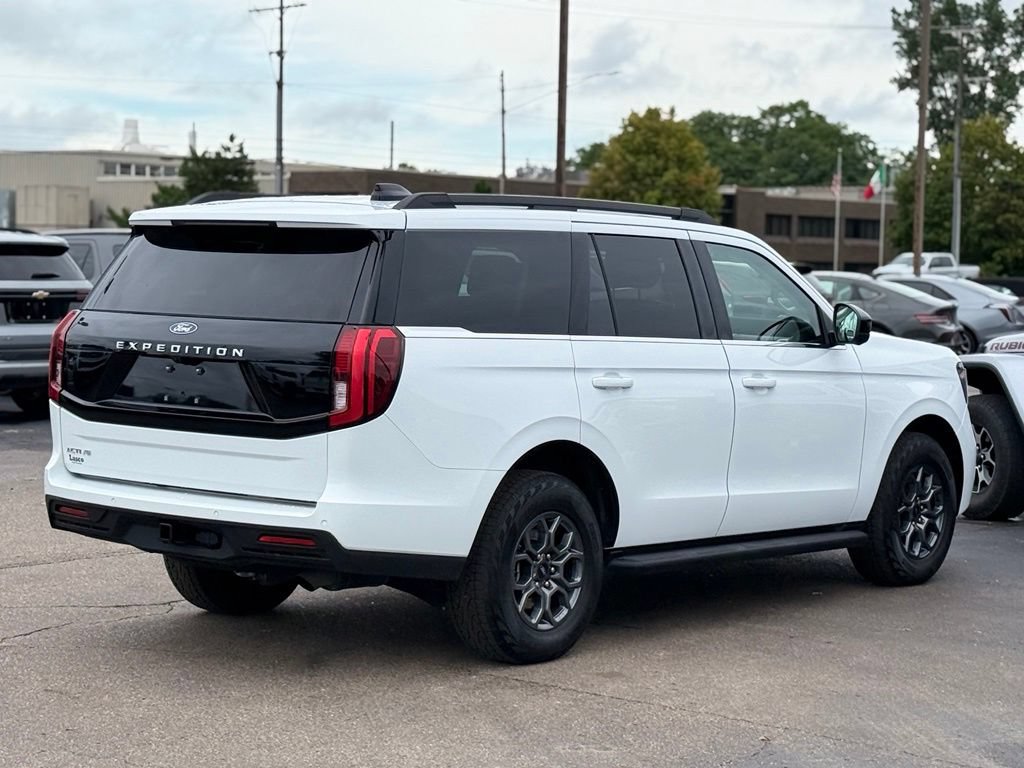 Used 2025 Ford Expedition Active AWD/4WD image 37