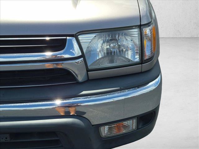 Used 2002 Toyota 4Runner SR5 RWD image 9
