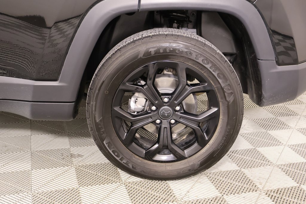 Used 2025 Jeep Compass Sport image 17