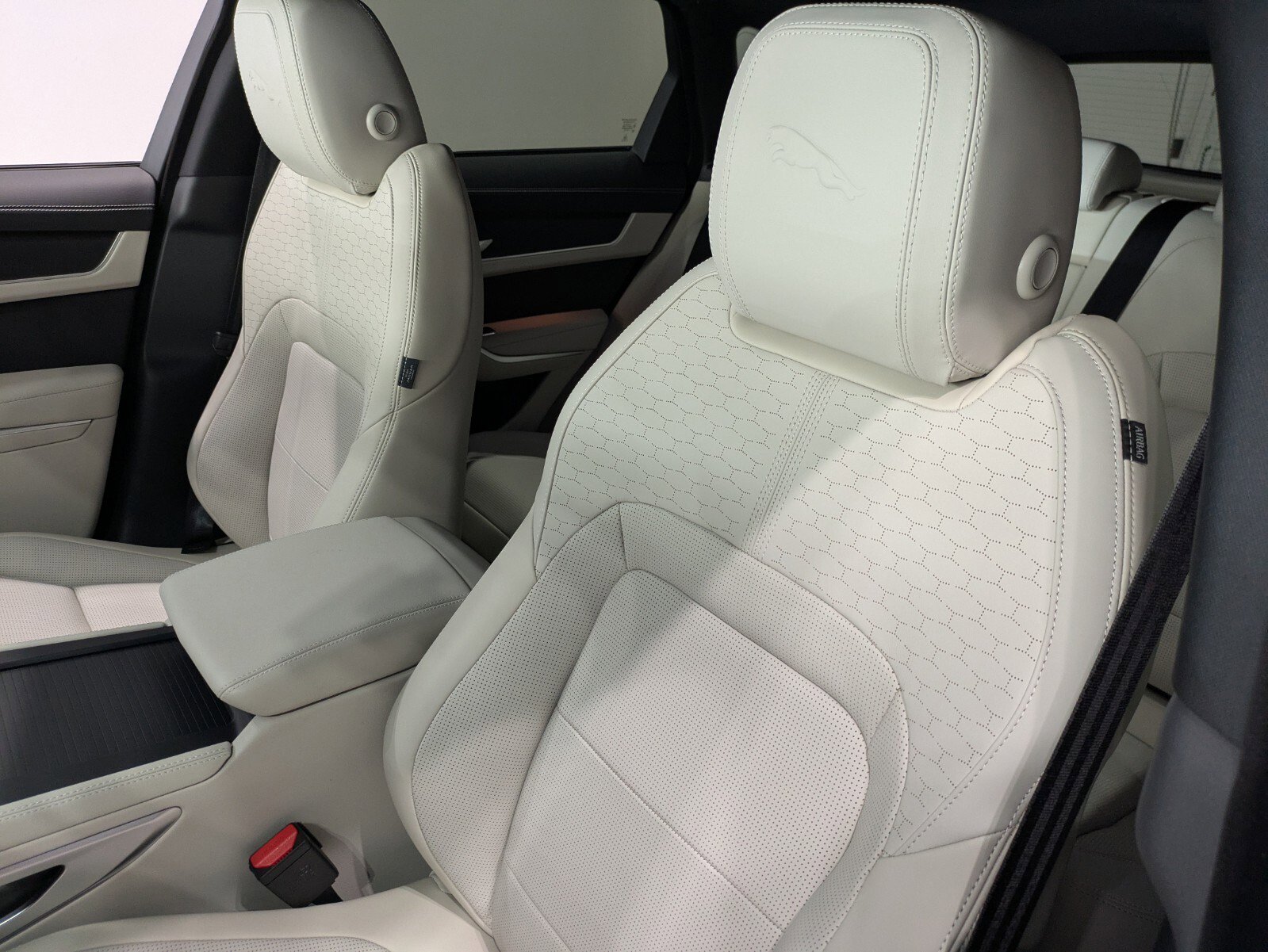 New 2026 Jaguar F-PACE R-Dynamic S image 8