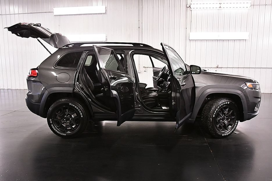 Used 2022 Jeep Cherokee Latitude AWD/4WD image 30